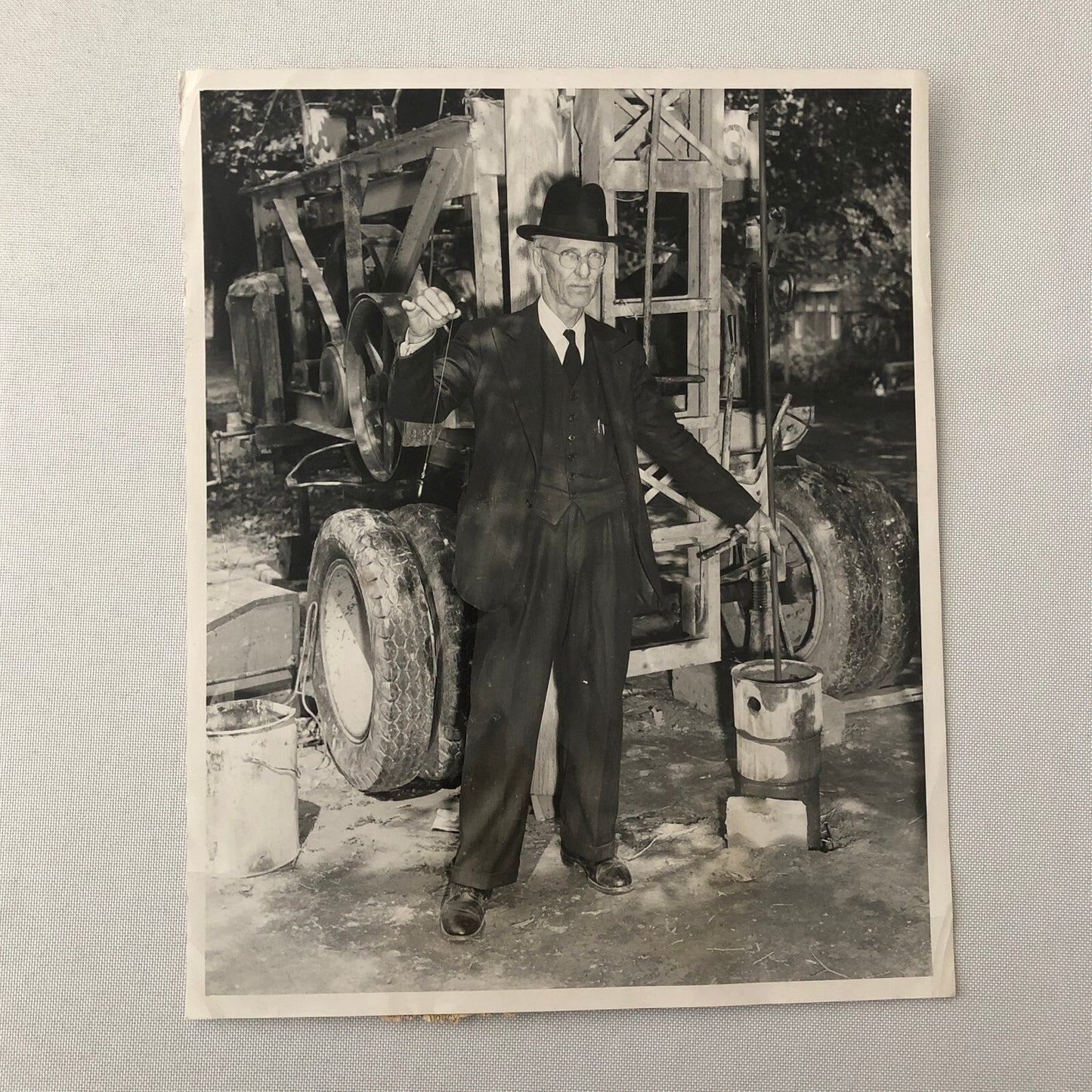 Vintage Press Photo Photograph Print Man Locating Oil using Baguette Toronto
