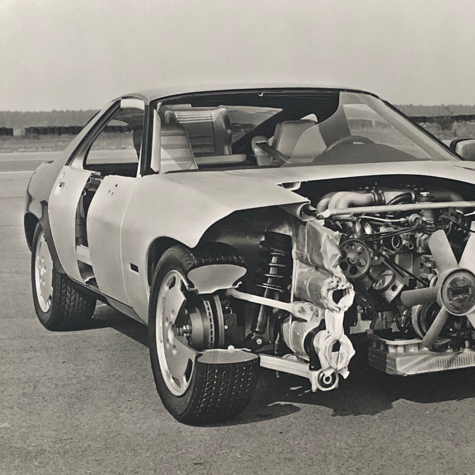 Vintage Porsche 960 Concept Car Factory Press Photo Photograph Werkfoto Cutaway