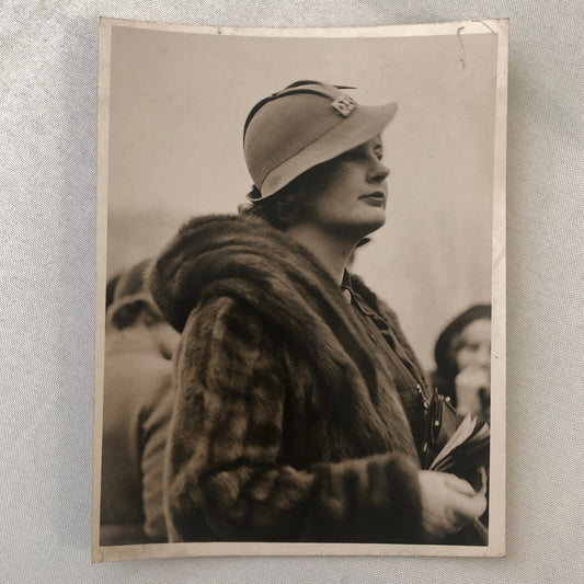 Fashion Press Photo Photograph Lingfield Horse Races Racing Fur Coat 1934 London