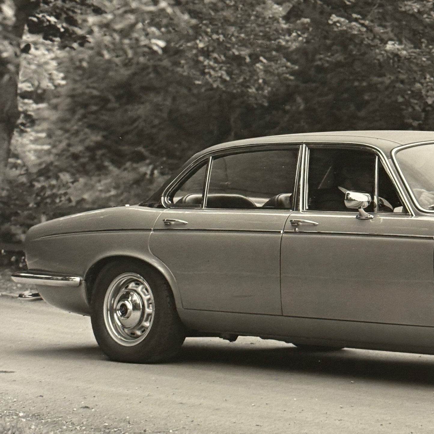 Daimler Series Two Double Six Vanden Plas Saloon Photo Photograph Jaguar