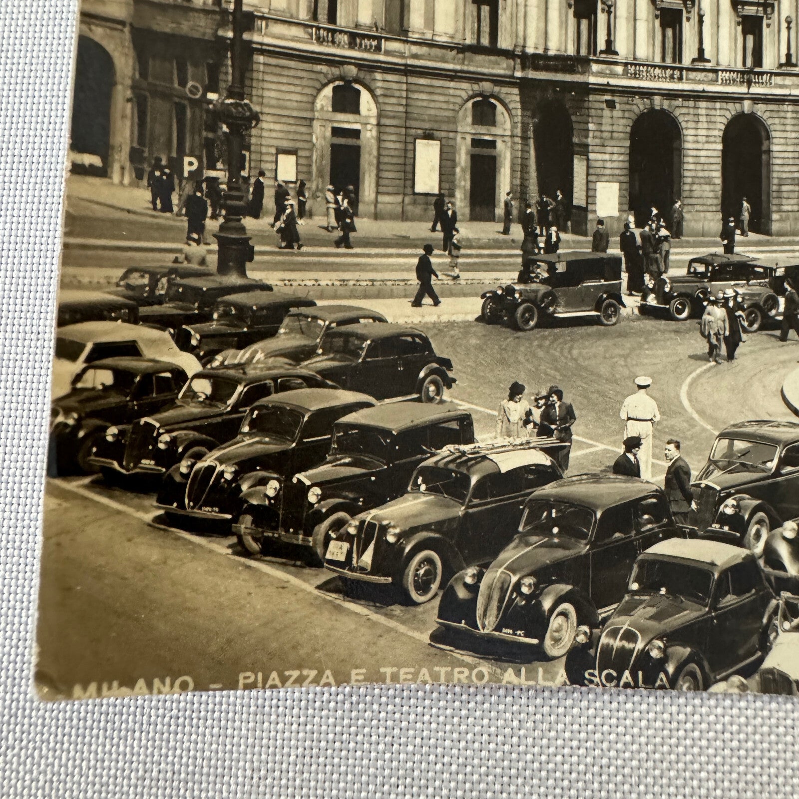 Vintage Italian Postcard Post Card Piazza E Teatro Alla Scala Cars Automobile