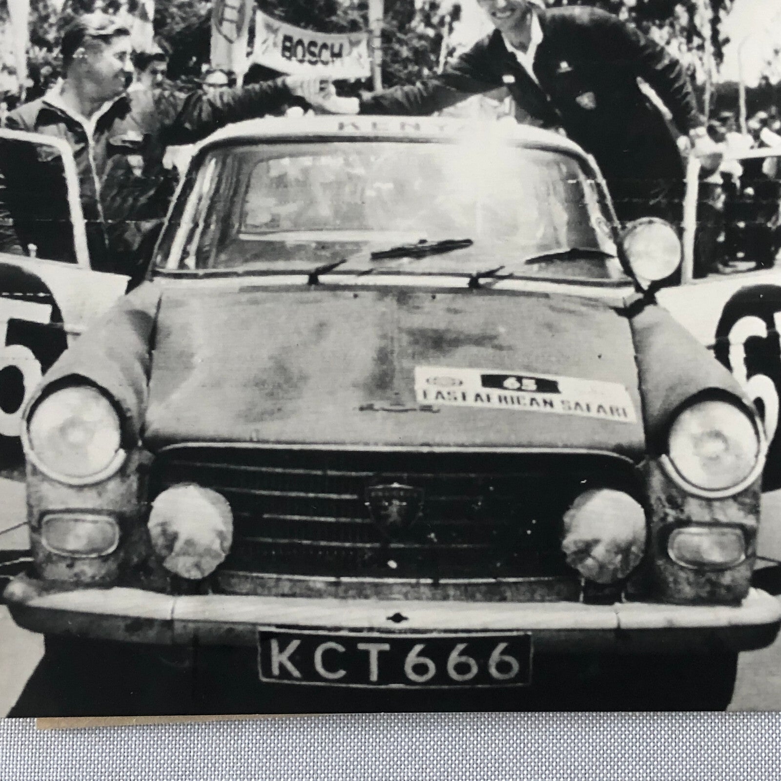 1963 Peugeot 404 Rallye Safari Rally Racing Press Photo Photograph Nick Nowicki
