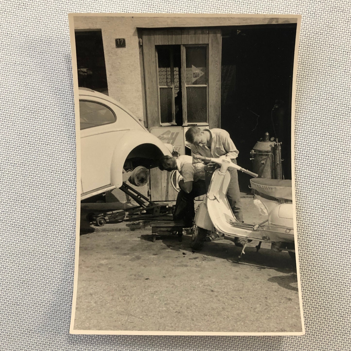 Vintage Photo Photograph Scooter VW Volkswagen Beetle Mechanics  - Tag AL22SM2
