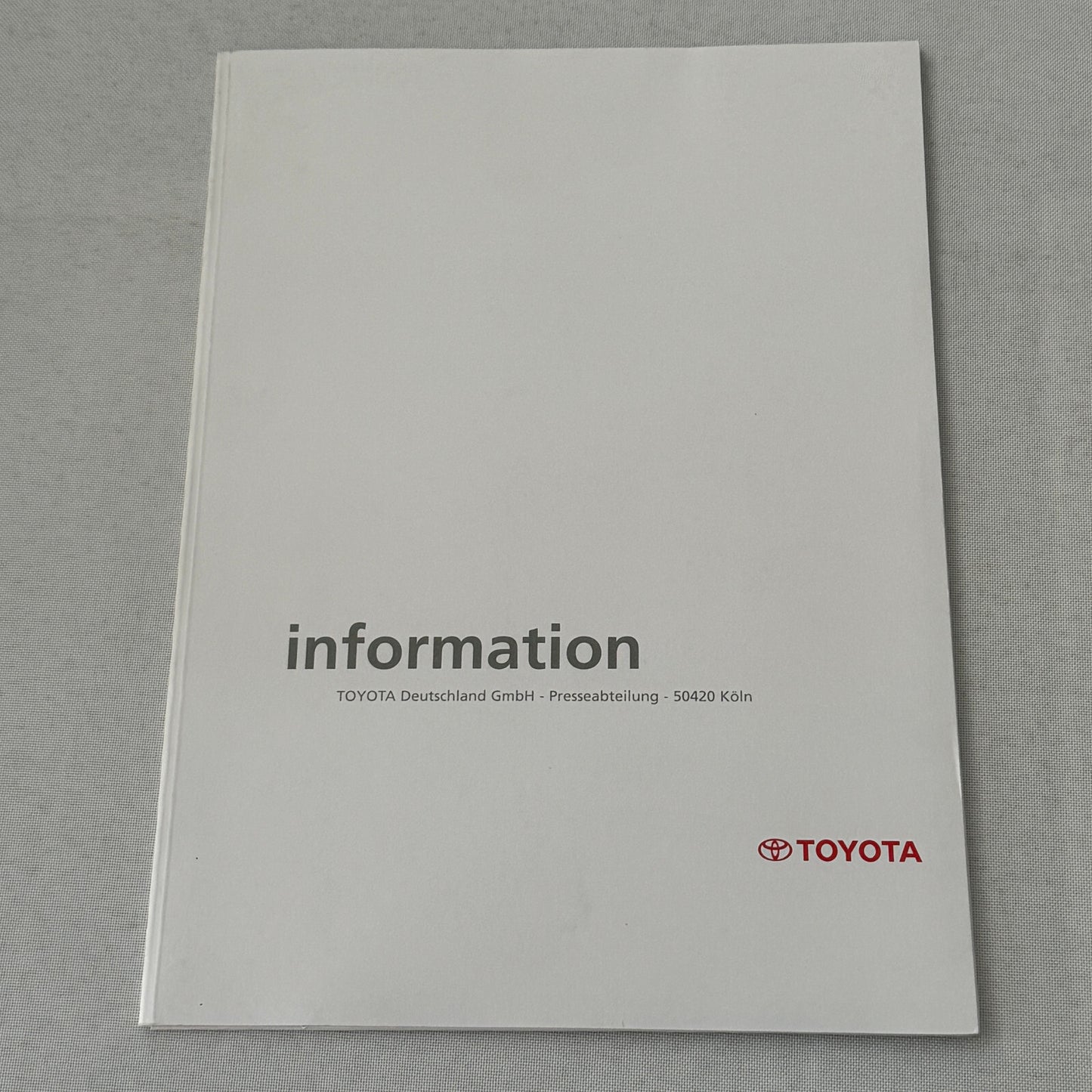 2001 Lexus Toyota Press Kit German Language SC430 Avensis Brochure