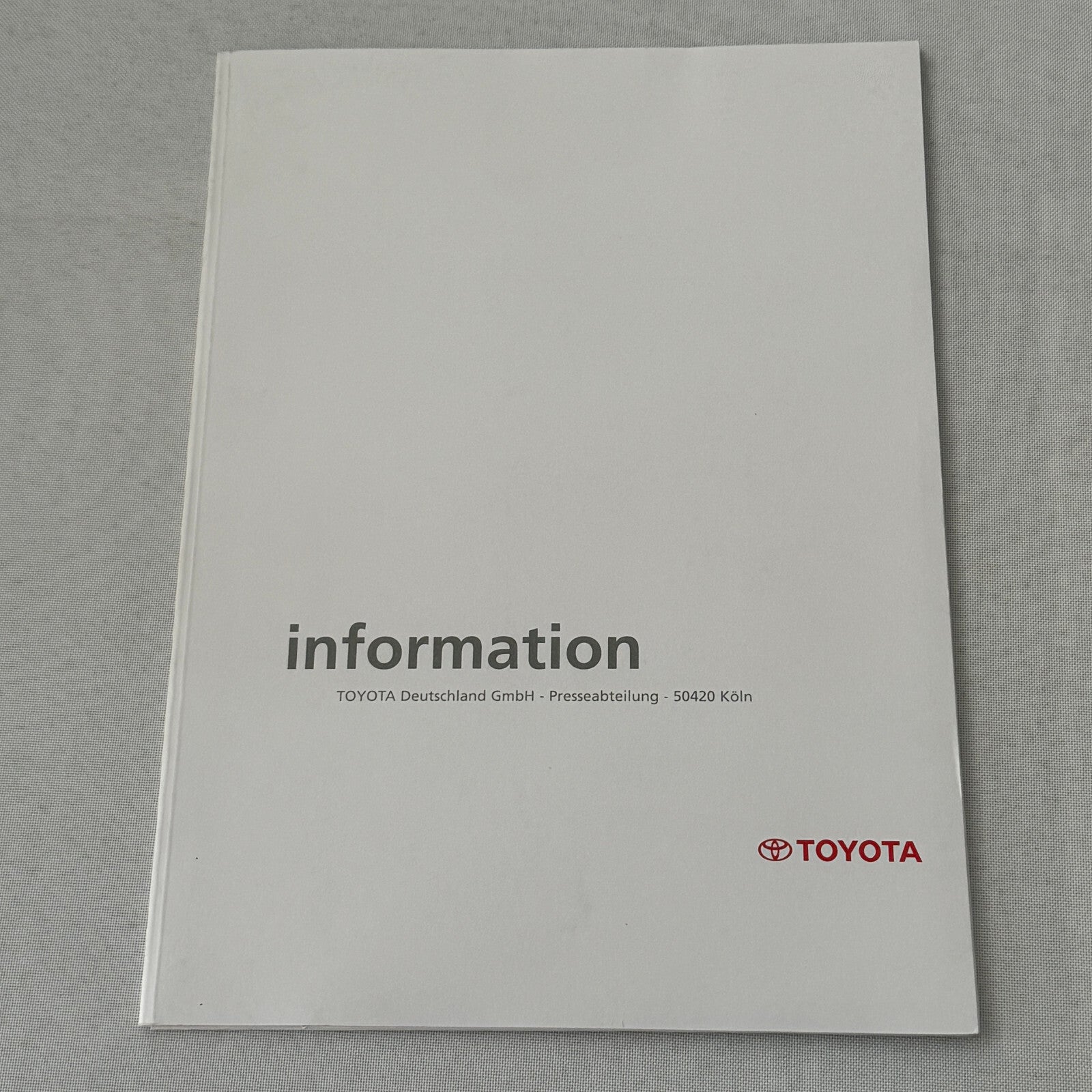 2001 Lexus Toyota Press Kit German Language SC430 Avensis Brochure