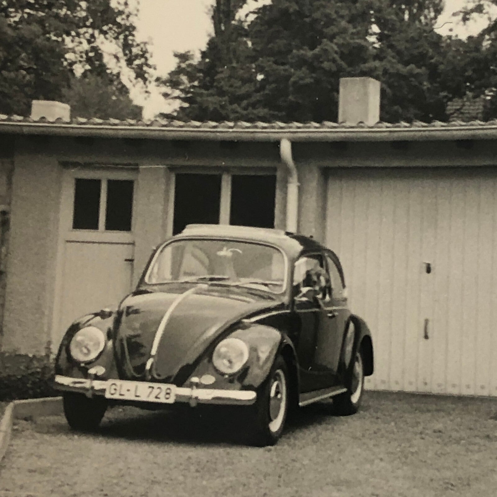 Vintage Photo Photograph Snapshot VW Volkswagen Beetle Bug Car House