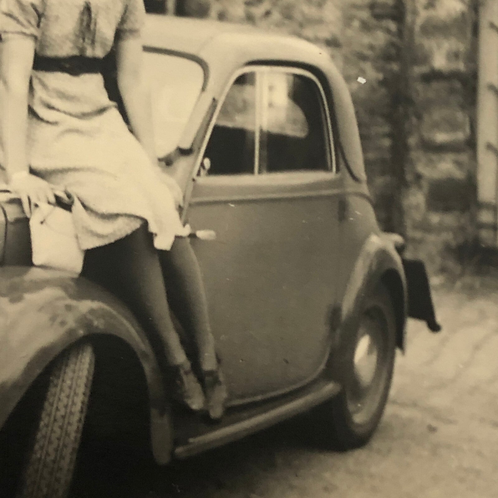 Vintage Photo Photograph Woman with Classic Car Tag AL22SM2