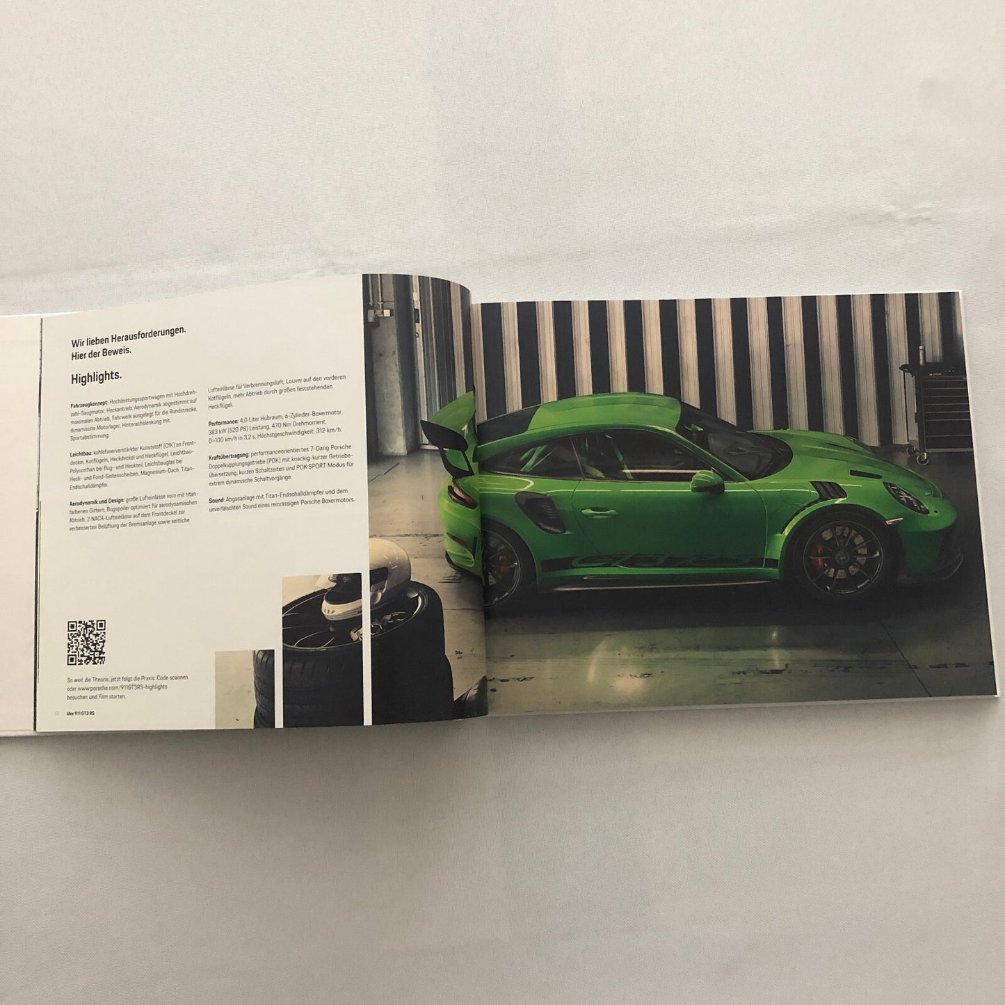 Porsche 911 GT3 RS Sales Brochure Catalog Hardbound Book Porsche GT3RS GERMAN