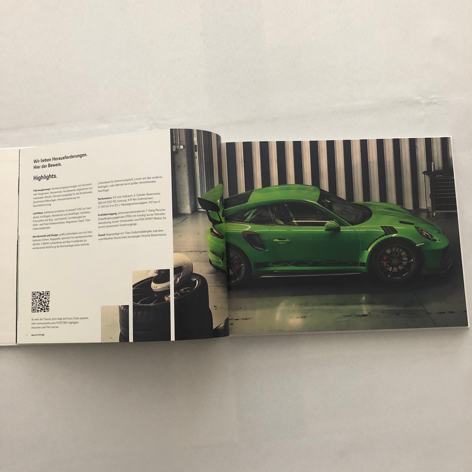 Porsche 911 GT3 RS Sales Brochure Catalog Hardbound Book Porsche GT3RS GERMAN