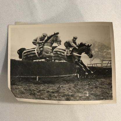 Press Photo Photograph Horse Racing Steeplechase UK Grand National Race Keystone