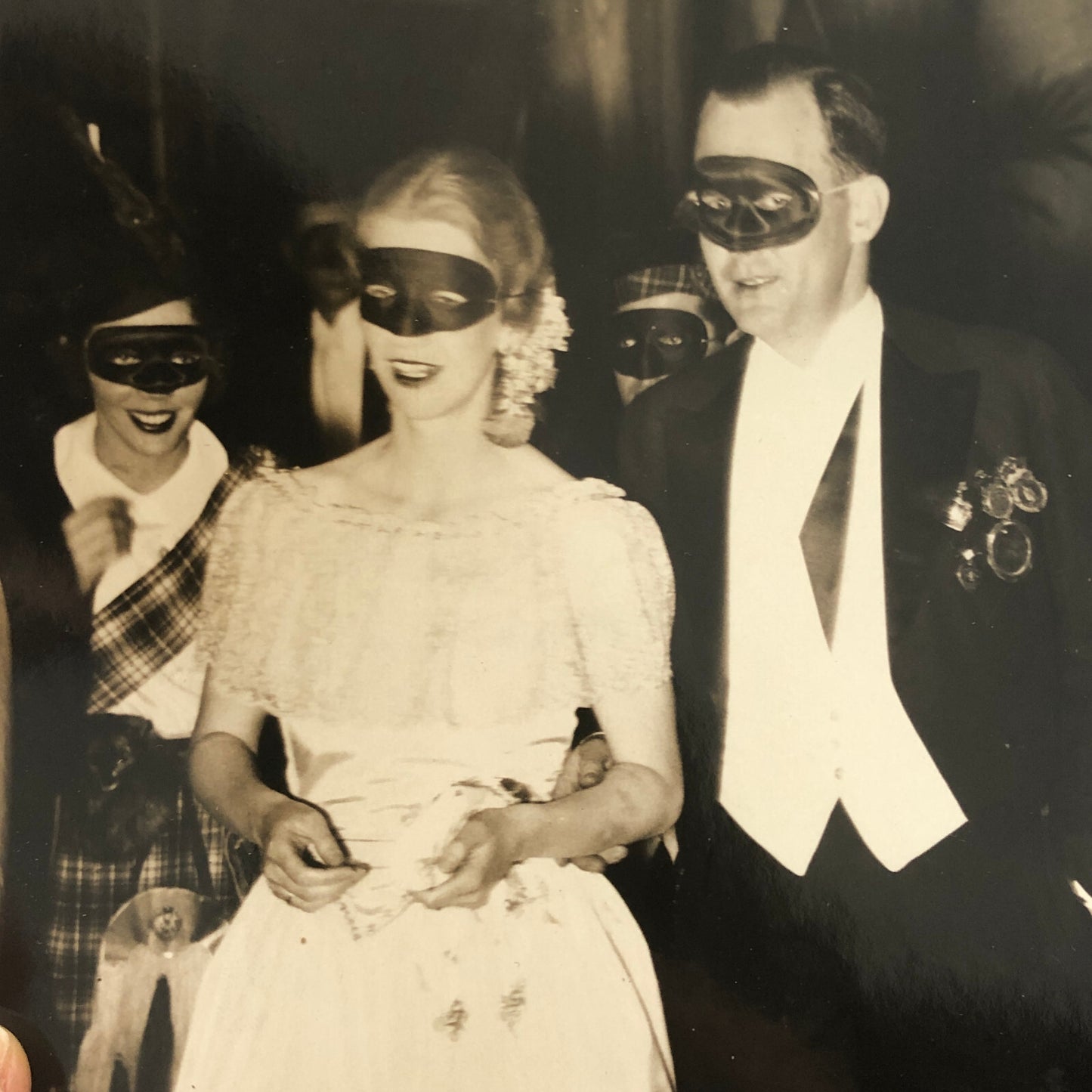 Vintage Press Photo Photograph Couple in Masks Masquerade Party Underwood Photo