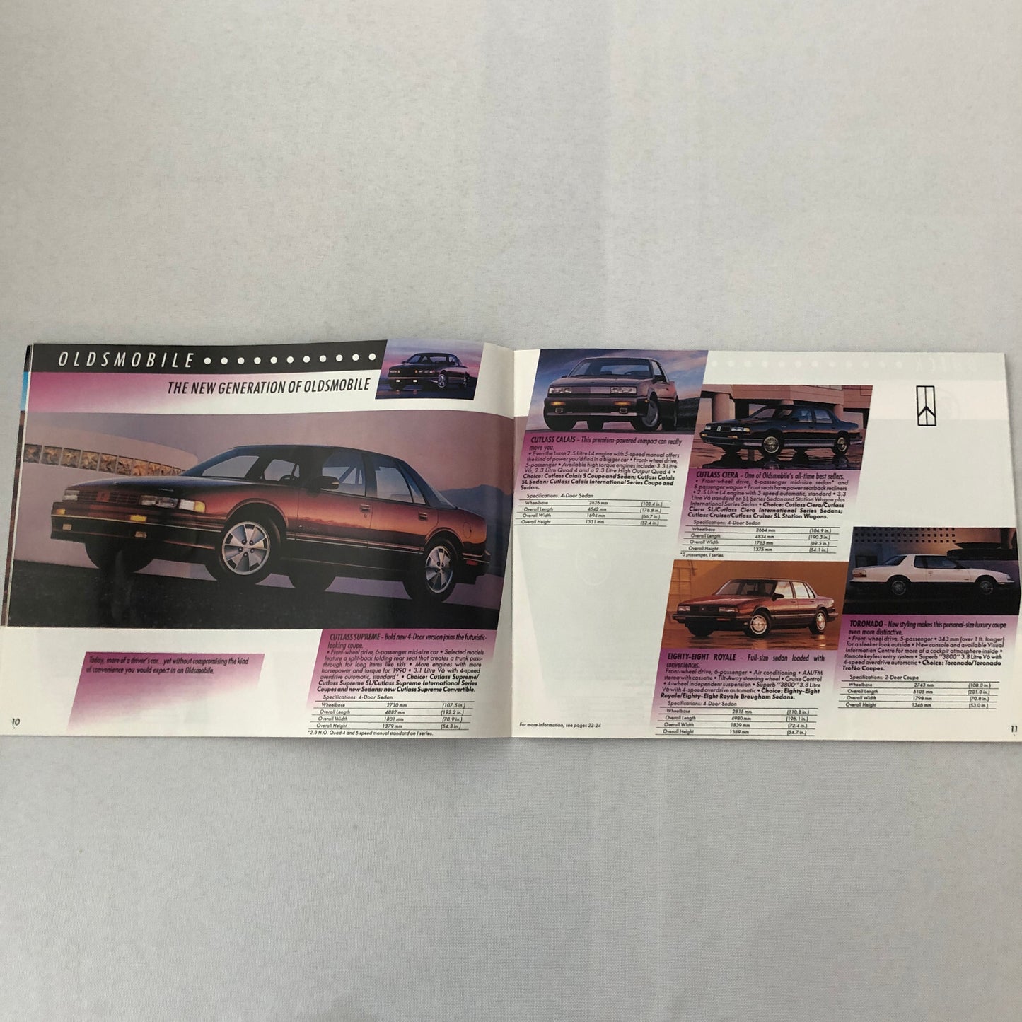 1990 General Motors GM Sales Brochure Catalog Pontiac Chevrolet GMC Cadillac +