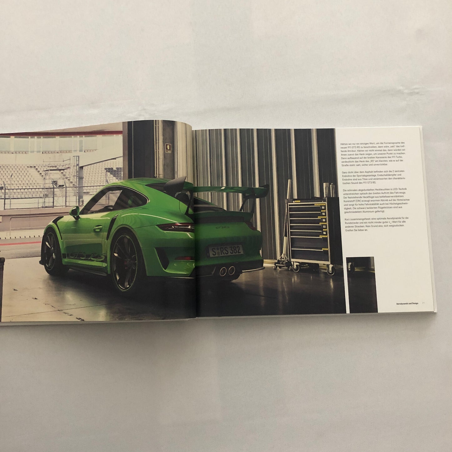 Porsche 911 GT3 RS Sales Brochure Catalog Hardbound Book Porsche GT3RS GERMAN