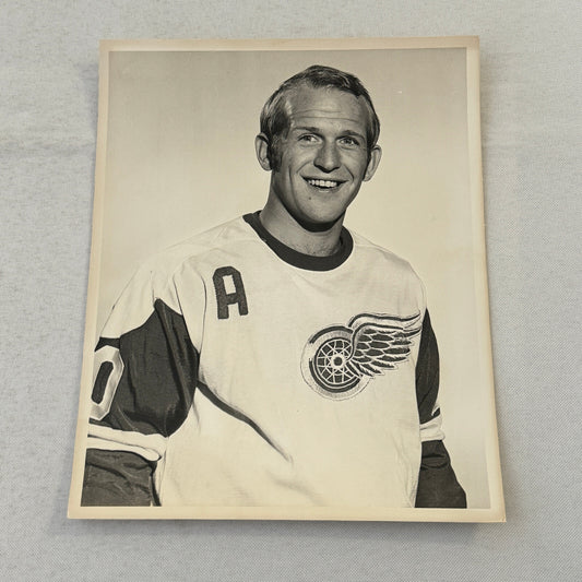 Vintage Hockey Photo Fred Speck Detroit Red Wings Player Photograph