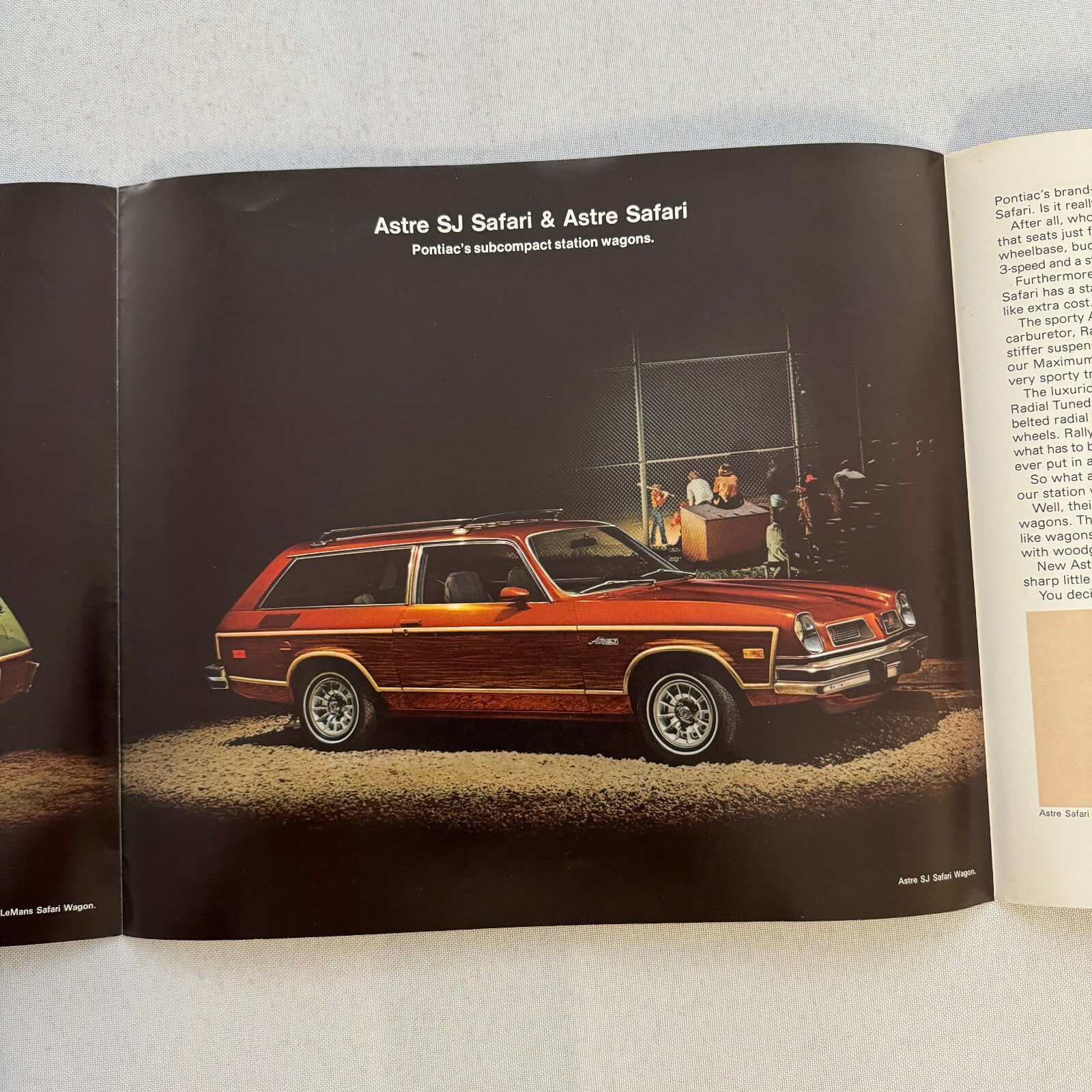 1975 Pontiac Safari Station Wagon Sales Brochure Catalina Grand LeMans Astre