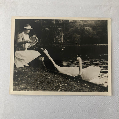 Vintage Press Photo photograph Tennis Star Helen Wills Moody with Swans England