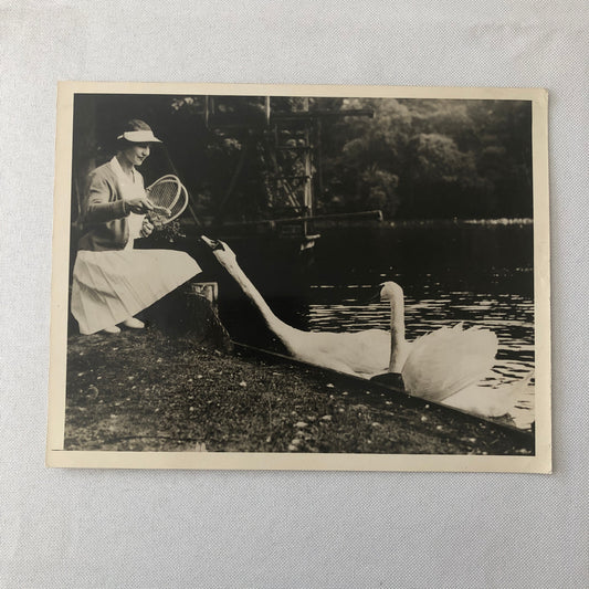 Vintage Press Photo photograph Tennis Star Helen Wills Moody with Swans England