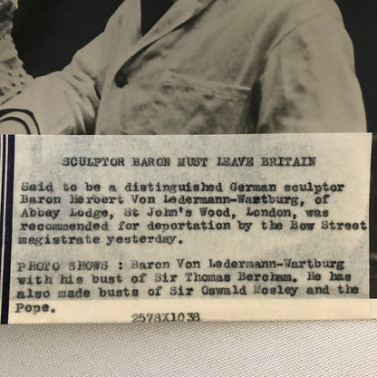 Press Photo Photograph German Sculptor Deported Britain Baron Von Ledermann