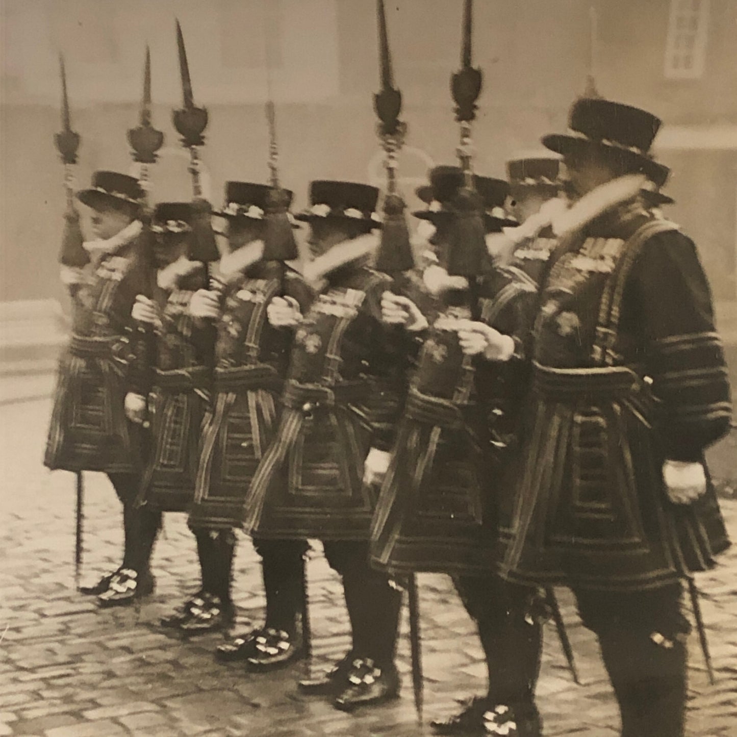 Press Photo Photograph Tower of London Beefeaters Guards 1931 Christmas Day