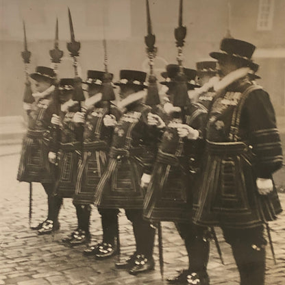 Press Photo Photograph Tower of London Beefeaters Guards 1931 Christmas Day