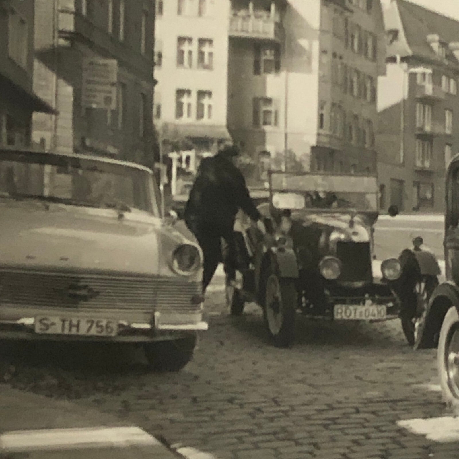 Vintage Photo Photograph Snapshot Cars Automobile + AL22SM2