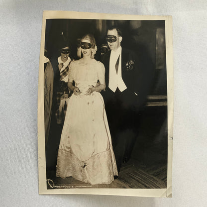 Vintage Press Photo Photograph Couple in Masks Masquerade Party Underwood Photo