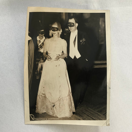 Vintage Press Photo Photograph Couple in Masks Masquerade Party Underwood Photo