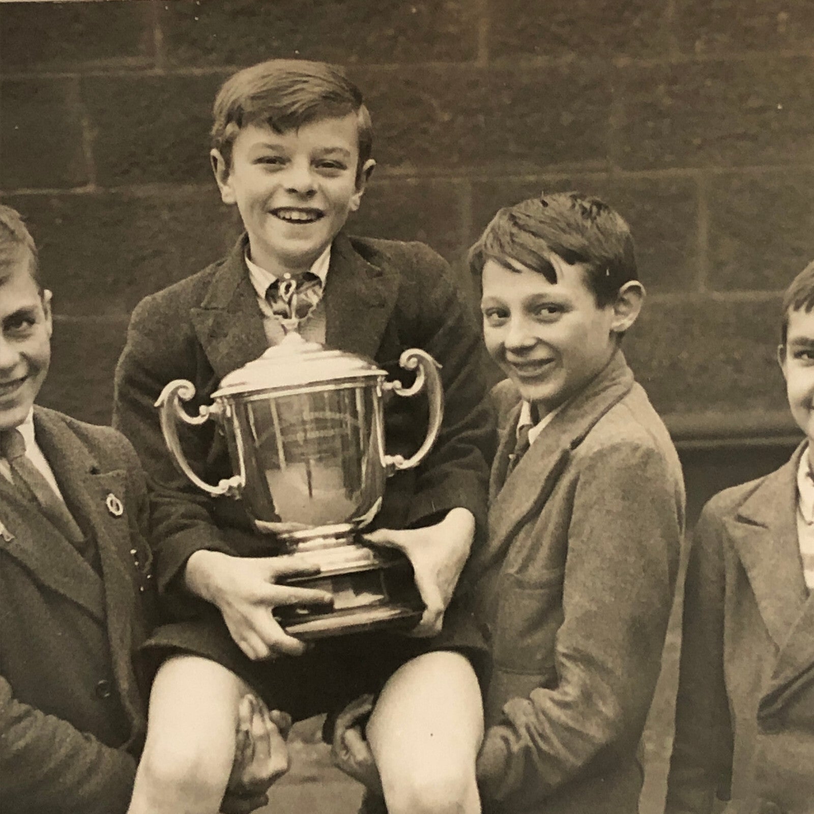 Press Photo Photograph Leeds Boys Win Cricket Tournament Trophy 1933