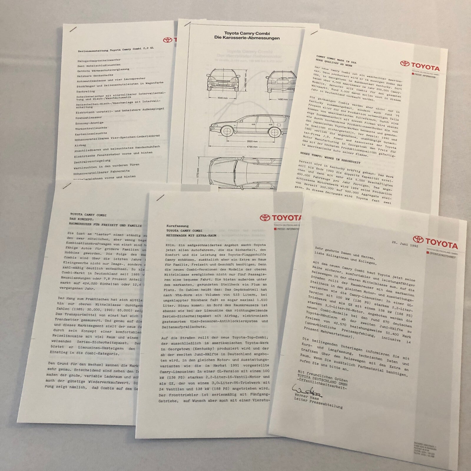 Toyota Camry Combi Station Wagon Press Kit with Photos 1992 1993