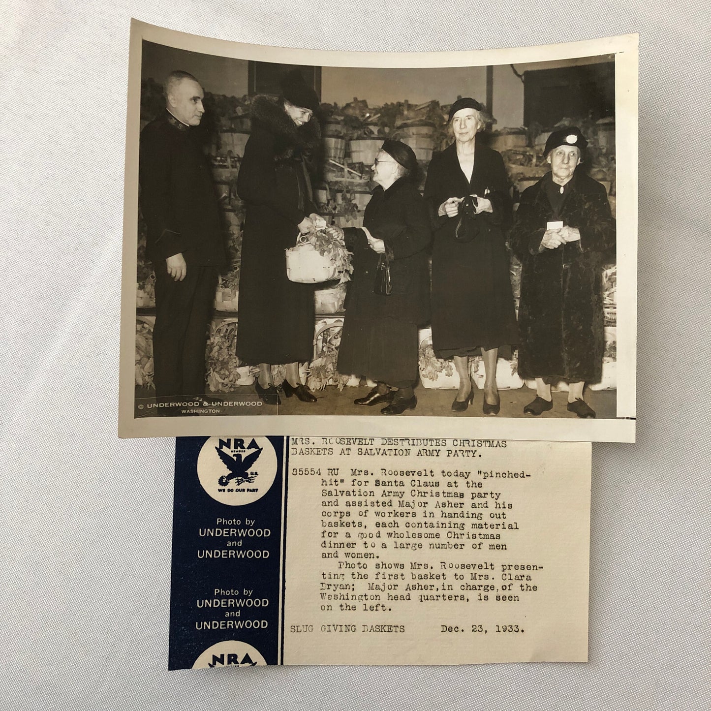 Press Photo Photograph Eleanor Roosevelt First Lady Christmas Salvation Army