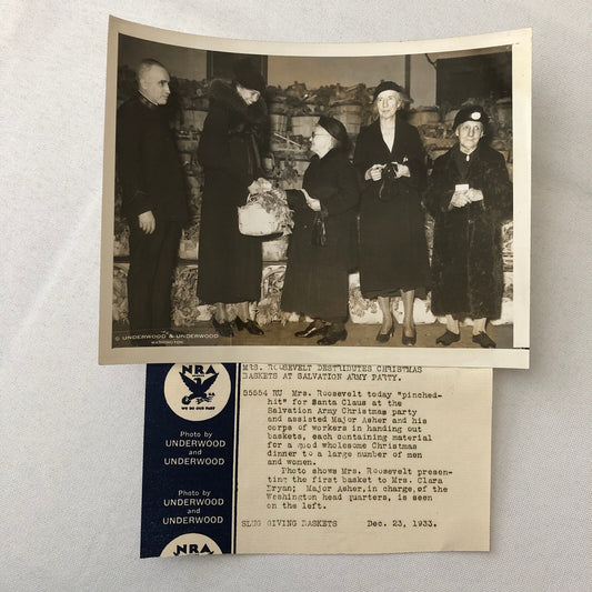 Press Photo Photograph Eleanor Roosevelt First Lady Christmas Salvation Army