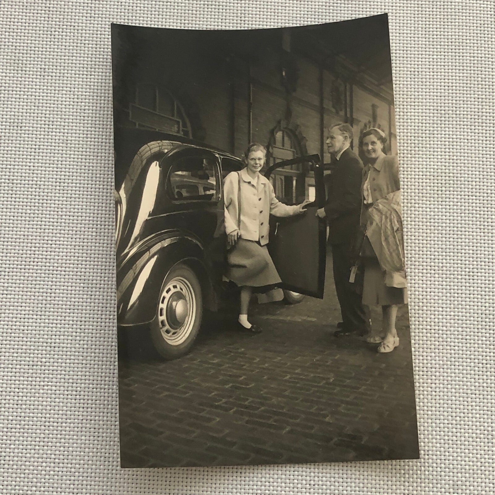 Vintage Photo Photograph Lot People Car Automobile Church AL22SM1