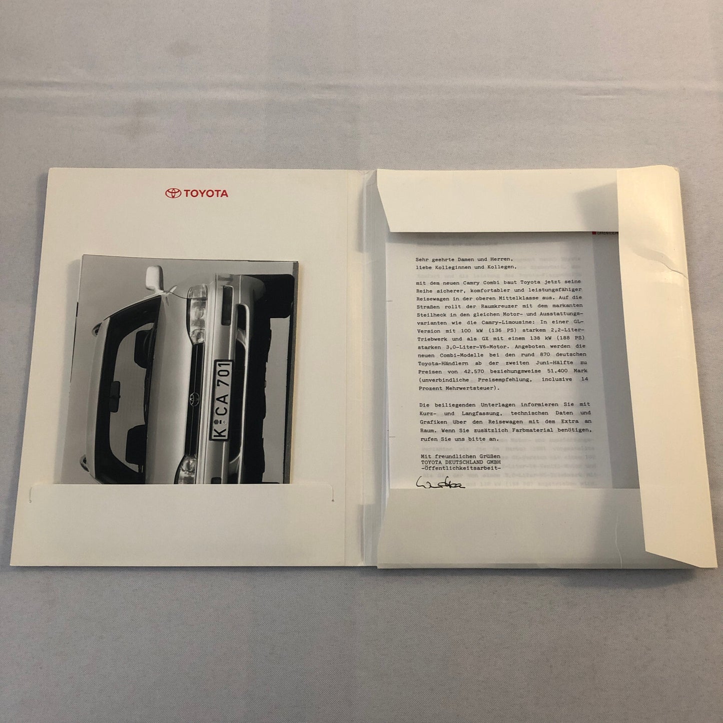 Toyota Camry Combi Station Wagon Press Kit with Photos 1992 1993