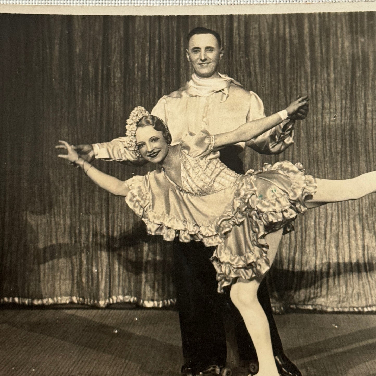 Vintage Roller Skating Act Postcard Post Card Circus The Boomgarden Patineurs