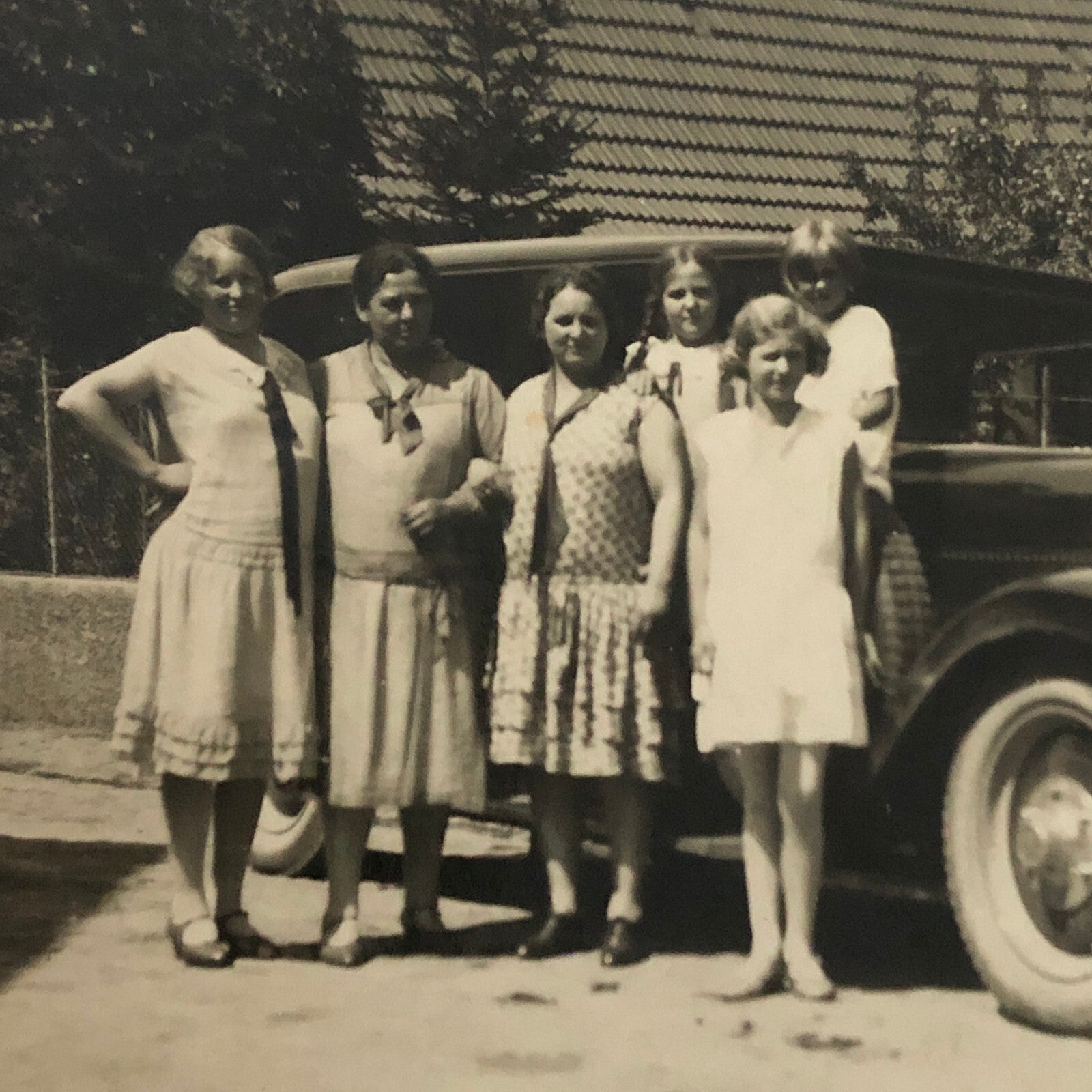 Vintage Photo Photograph Snapshot People Family with Car Automobile  + AL22SM2