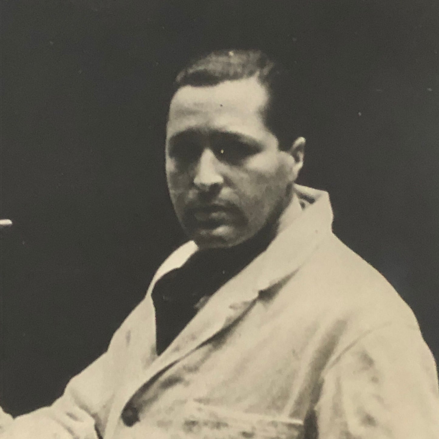 Press Photo Photograph German Sculptor Deported Britain Baron Von Ledermann