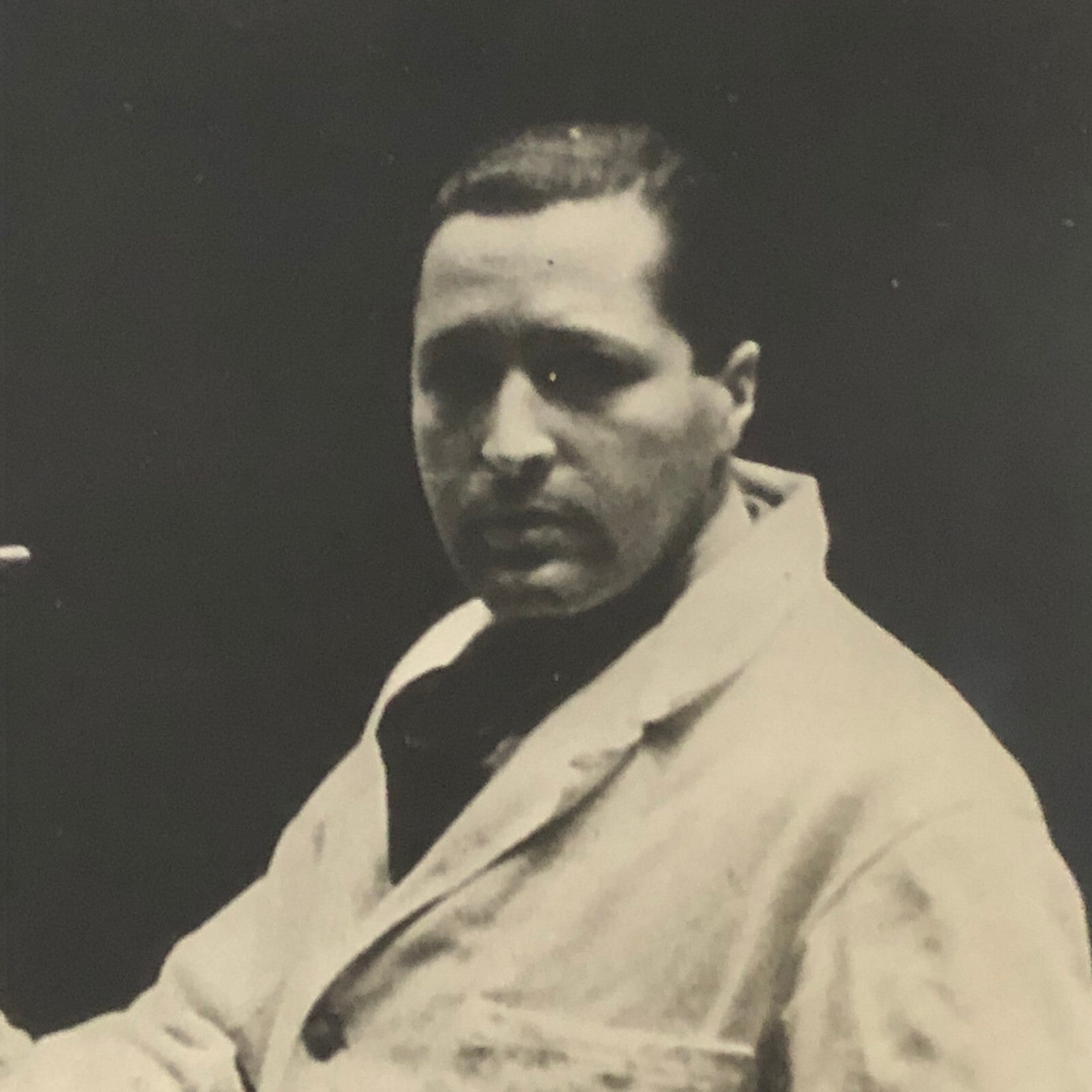 Press Photo Photograph German Sculptor Deported Britain Baron Von Ledermann