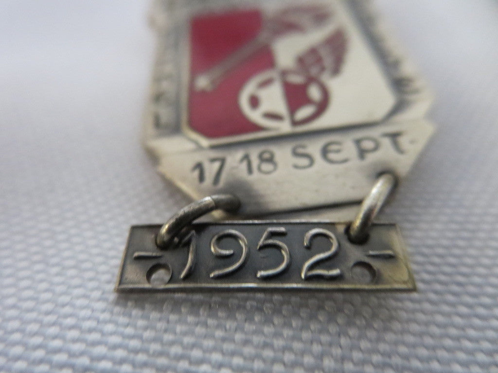 Vintage 1952 Bayeux Eindhoven Fakkel Rallye Car Rally Pin Badge with Date Bar