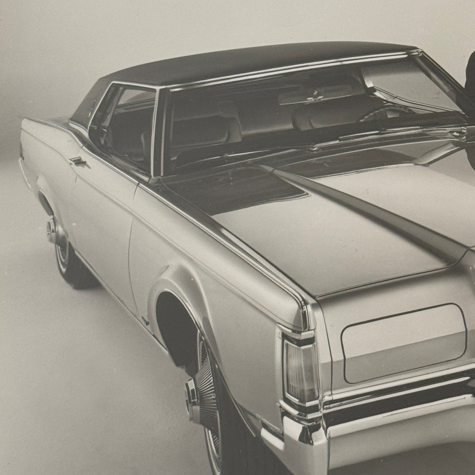 Lincoln Continental Mark III Vintage Press Photo Photograph Car Sebring 1968