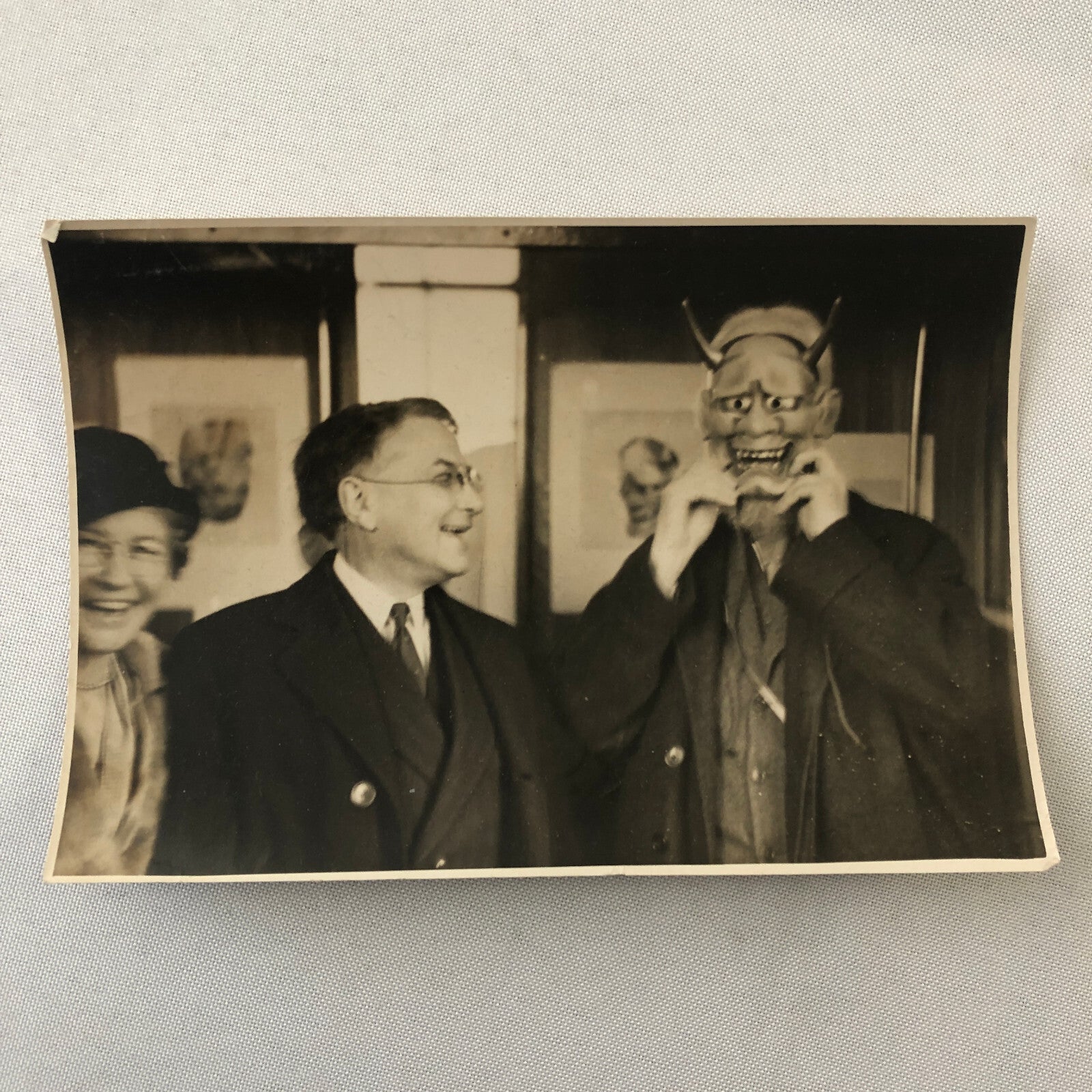 Press Photo Photograph Geoge Bernard Shaw Wearing Devil Mask Underwood Photo