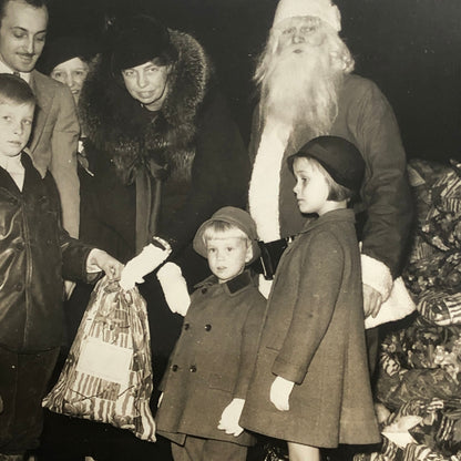 Press Photo Photograph Eleanore Roosevelt and Family Celebrate Christmas Santa