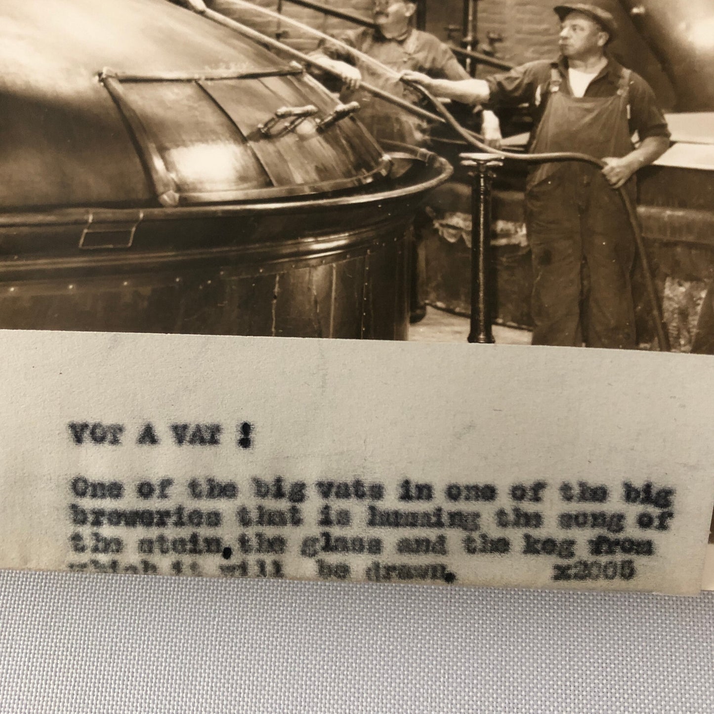 Press Photo Photograph Brewery Vat Tank with Workers Beer Underwood & Underwood