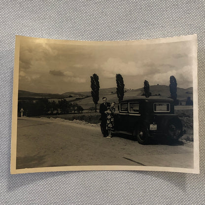 Vintage Photo Photograph Couple Car Automobile Man Woman Tag AL22SM2
