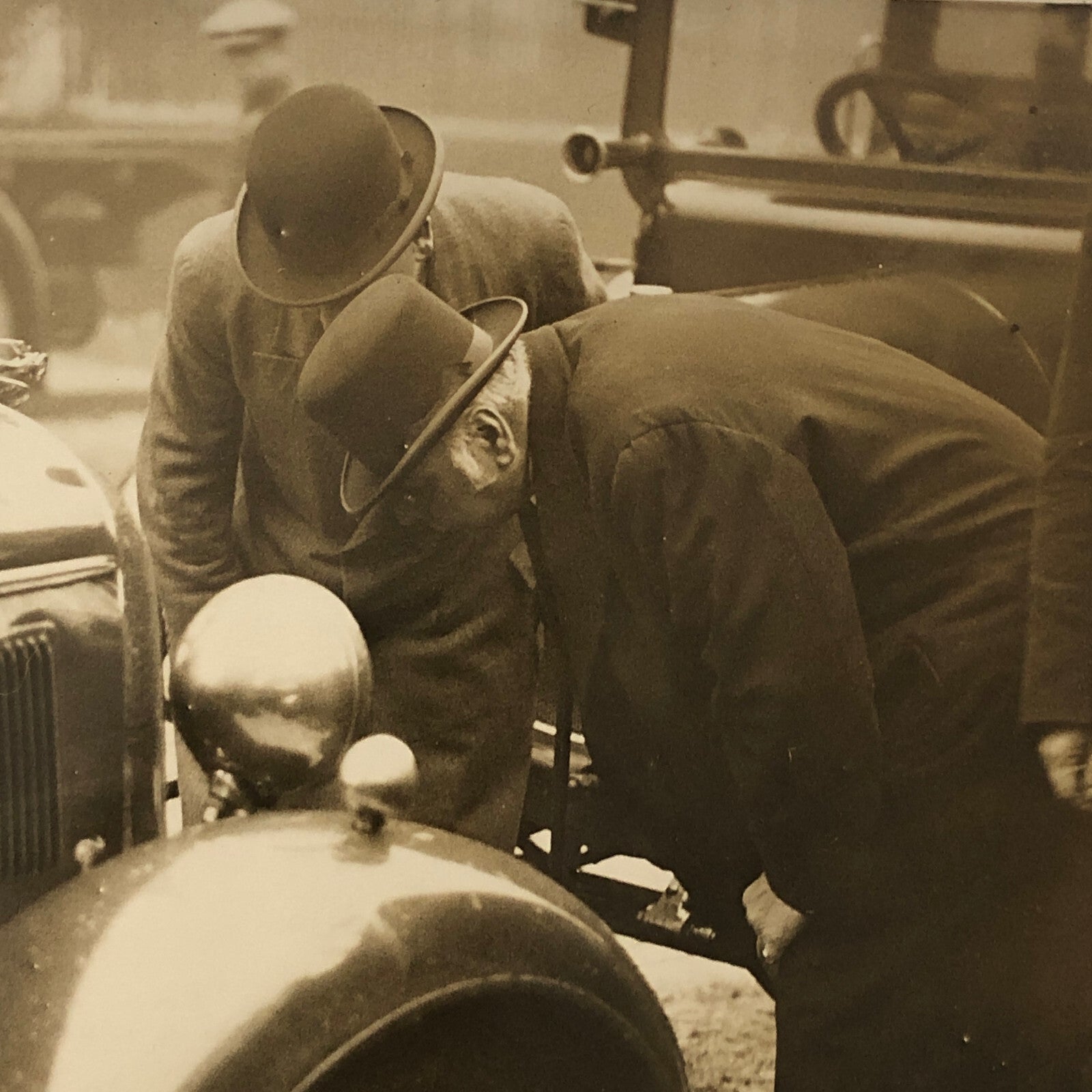 Press Photo Photograph Crime Motor Bandits Shooting Car Automobile 1933 London