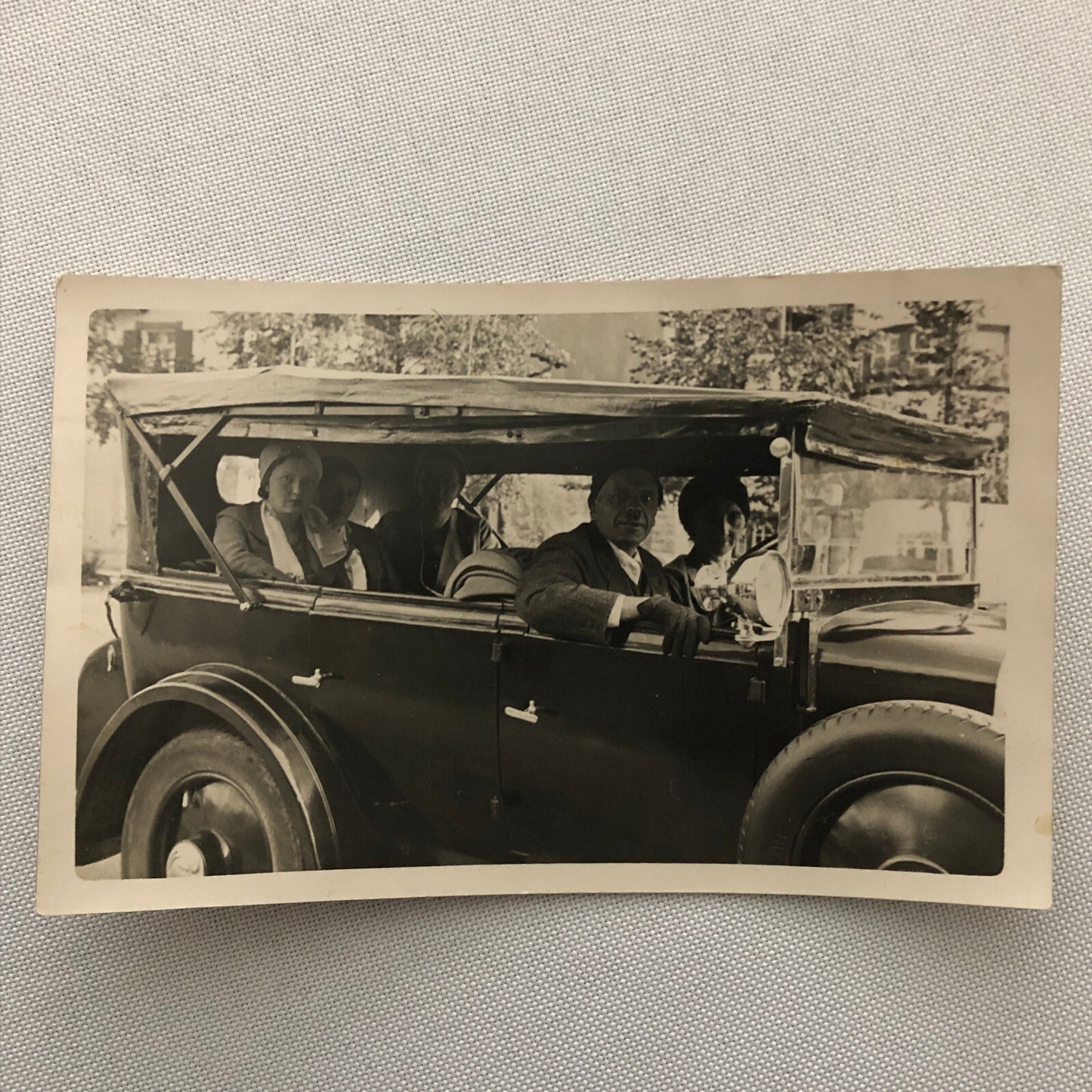 Vintage Photo Photograph People in Early Car Automobile + AL22SM2