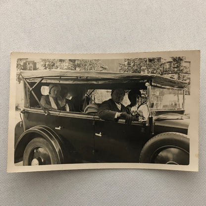 Vintage Photo Photograph People in Early Car Automobile + AL22SM2