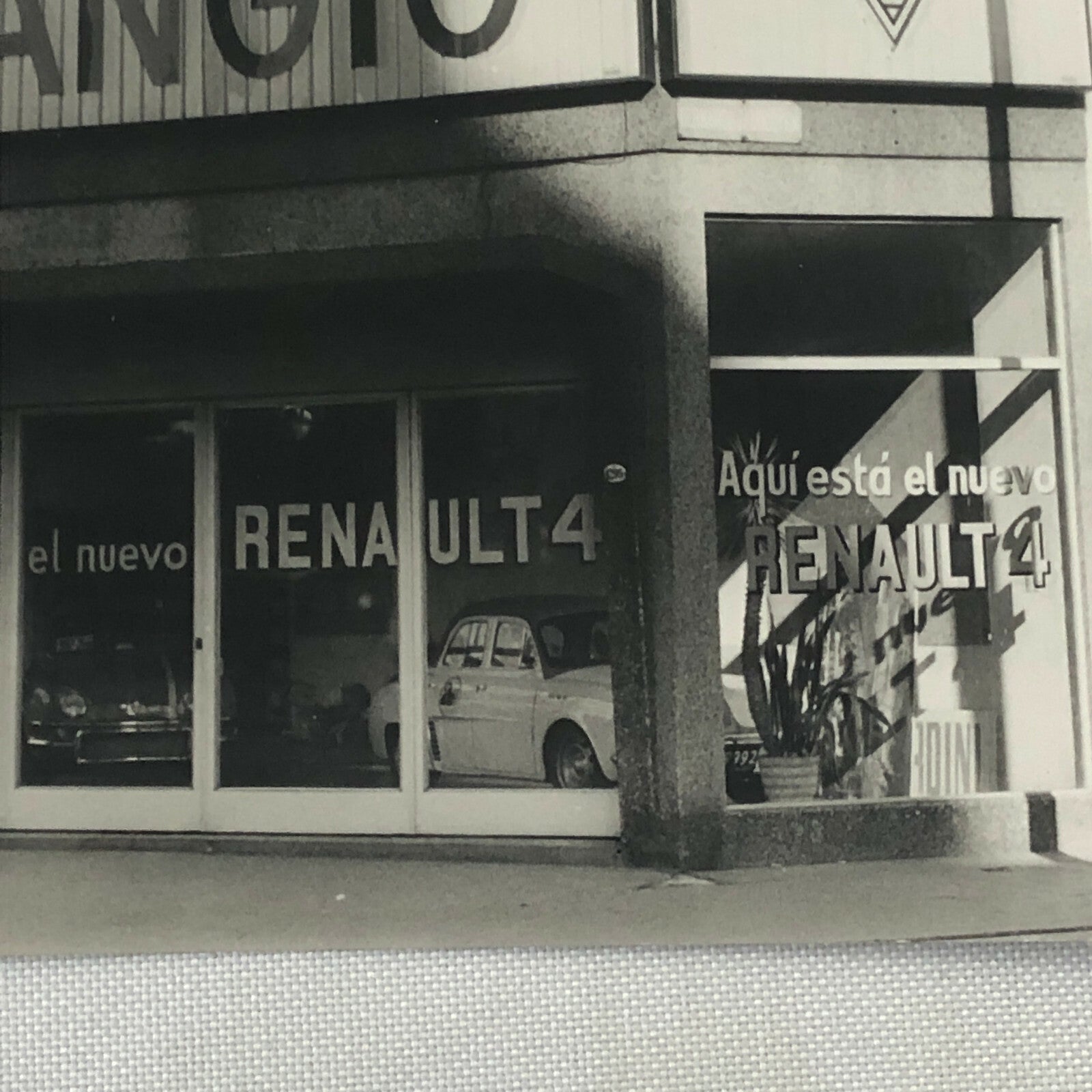 Vintage Juan Manuel Fangio Renault Dealership Photo Photograph Renault 4 + 