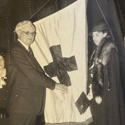 Press Photo Photograph First Lady Eleanor Roosevelt Red Cross Honor Flag montana