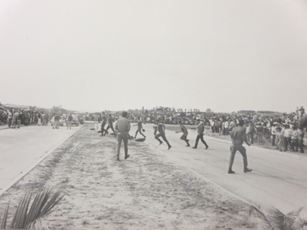 2 Vintage Formula V Racing in Israel Photo Photograph Lot - Revue Automobile