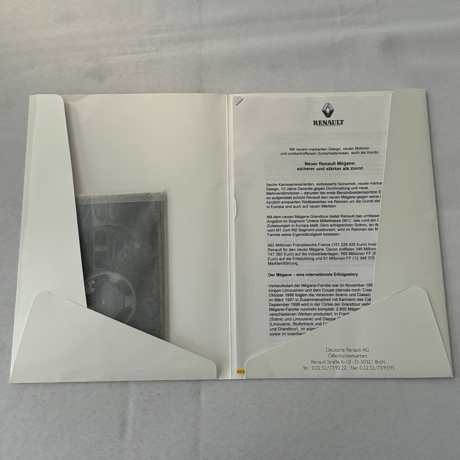 Renault Megane Car Press Kit Brochure Photos German Language Convertible Wagon +